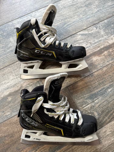 CCM Super Tacks 9370 Hockey Skates Intermediate Size 5.5 (Used)