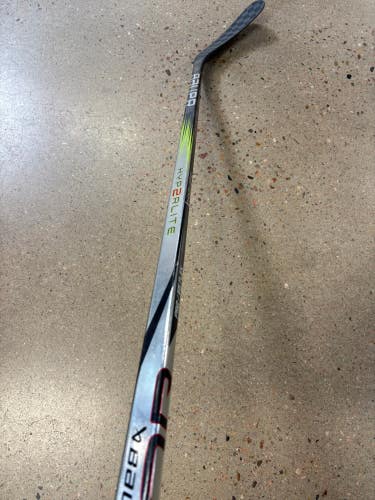 Intermediate Bauer Vapor Hyperlite 2 Hockey Stick Right Handed | P92 55 Flex (Used)