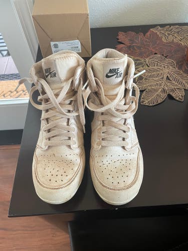 White Men's Size M 8.0 (W 9.0) Nike High Top (Used)