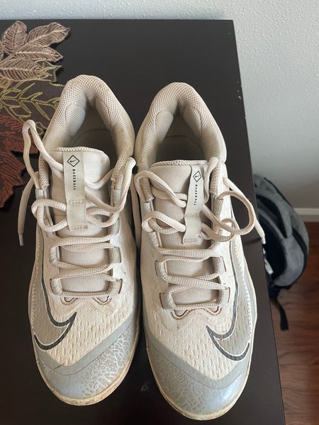 Nike White Men's Size M 8.0 (W 9.0) Adult Low Top Metal (Used)