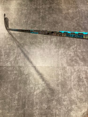 Junior Bauer Twitch Hockey Stick P28 | LH