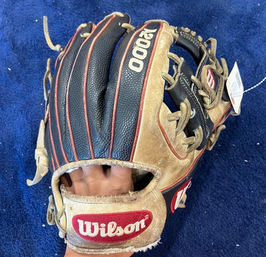 Black Wilson A2000 RH Infield Baseball Glove 11.5" (Used)