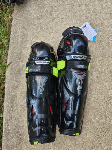 Junior Bauer Vapor 3X 12" Shin Pads (New)