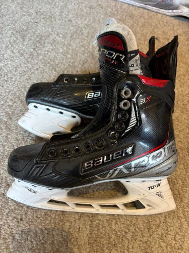 Bauer Hockey Skates Size 6 (Used)