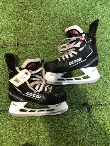 Junior Bauer Vapor X3.5 Hockey Skates Regular Width Size 3.5 (Used)