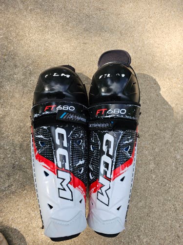 Junior CCM Jetspeed FT680 12" Shin Pads (Used)