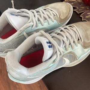 Nike Sabrina Basketball Men's Size M 9.5 (W 10.5) Nike Shoes (Used)