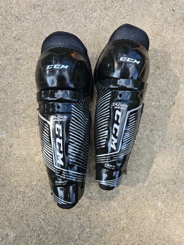 Youth CCM Tacks 9550 9" Shin Pads (Used)