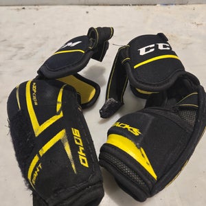 Junior Medium CCM Tacks 9040 Elbow Pads (Used)