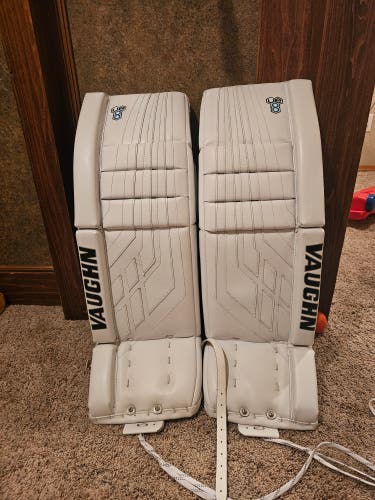 31" Vaughn Velocity VE8 Pro Goalie Leg Pads (Used)
