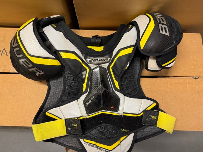 Men's Medium Senior Bauer Supreme 2S Pro Shoulder Pads (Used)