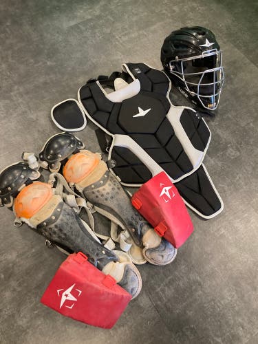 Intermediate All-Star Top Star Catcher's Set | Wilson Leg Guards