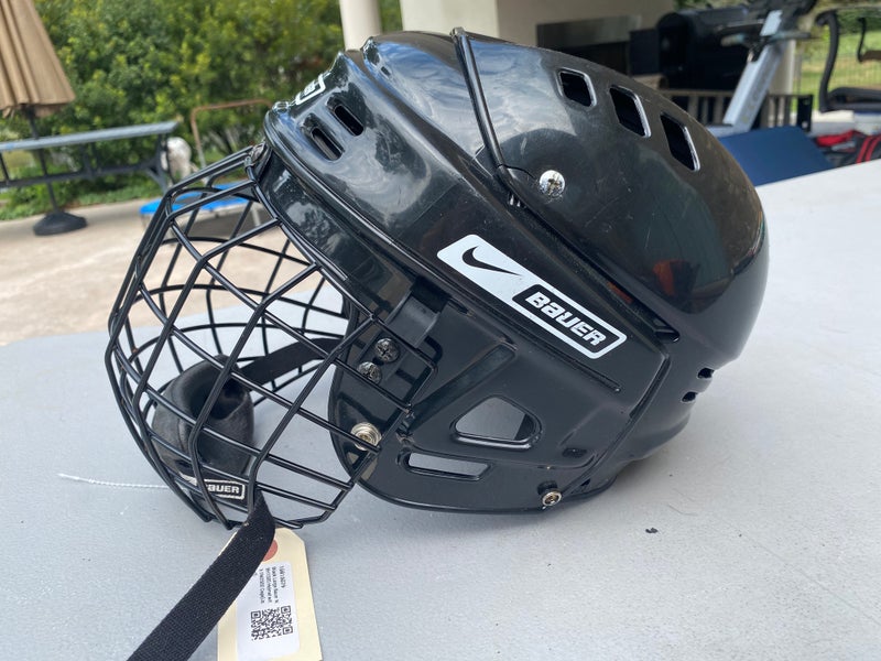 Black Large Bauer NBH1500 Helmet with FM2500 Cage(Used)