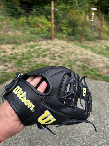 2025 Infield RH Wilson DP15 A2000 Baseball Glove 11.5" (Used)