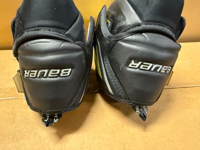 Senior Medium Bauer Supreme Elbow Pads (Used)