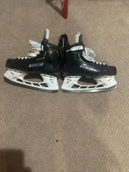 2018 Bauer Supreme 2S Pro Hockey Skates Regular Width Size 4 (Used)