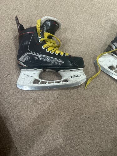 Bauer Vapor X400 Hockey Skates Regular Width Size 3 (Used)