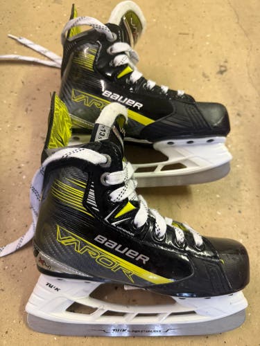 Bauer Vapor X4 Hockey Skates 13.5 (Like New)