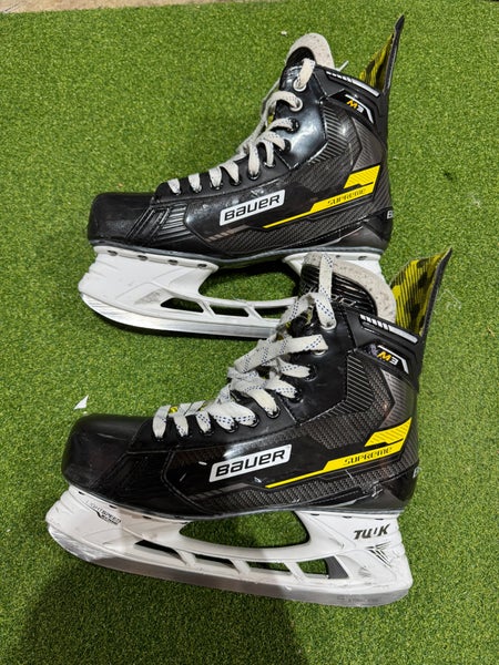 Bauer Supreme M3 Hockey Skates Regular Width 10 (Used)