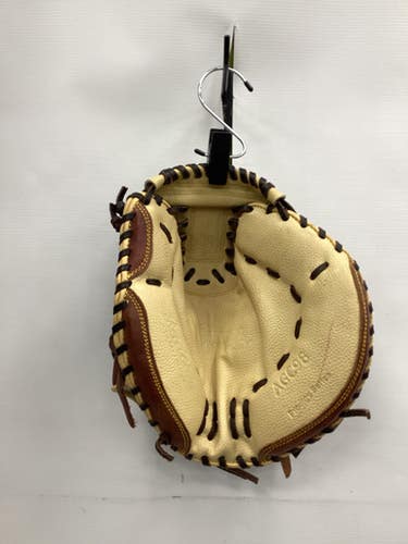 Used Akadema AGC 98 BB/SB Catchers RH Throw None 32" 11851-S000037761