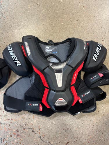 Medium Senior Bauer Vapor 3X Pro Shoulder Pads (Used)