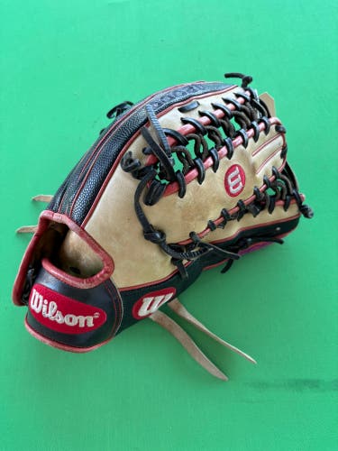 Wilson A2000 OT6 RH Outfield Baseball Glove 12.75"