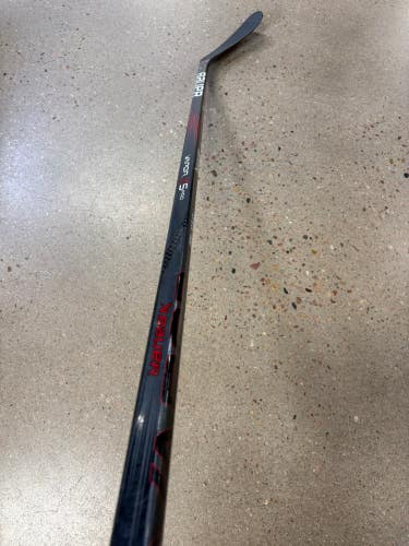 Senior Bauer Vapor X5 Pro Hockey Stick Right Handed | P28 70 Flex (Used)