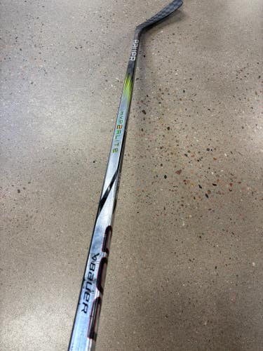 Senior Bauer Vapor Hyperlite 2 Hockey Stick Right Handed P92 Flex 77 (Used)