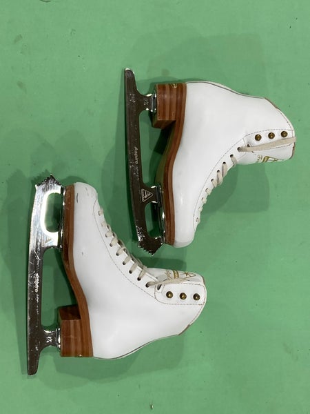 White Jackson Ultima Freestyle Figure Skates Junior 1 (Used)