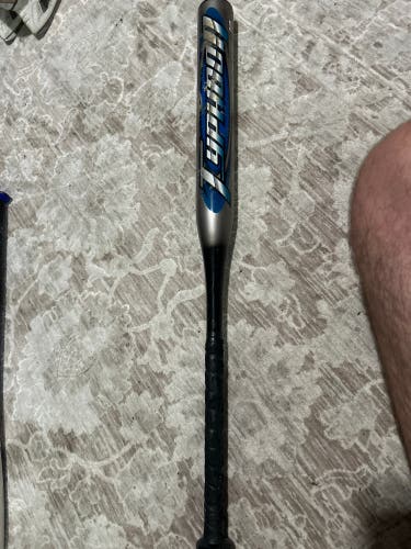 Easton Typhoon Alloy Bat (-10) 21 oz 31"