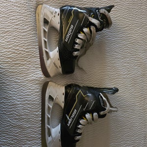 2024 Bauer Supreme M40 Hockey Skates Extra Wide Width Size 2 (Used)