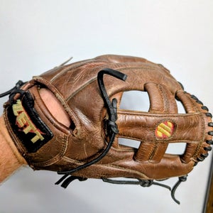 Rare Zett RH Infield Big 1506 Zifect Baseball Glove 11" (Used)