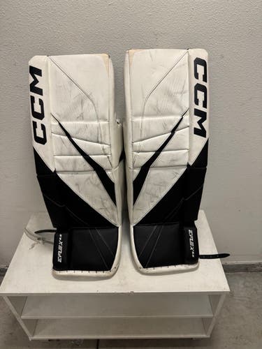 28" CCM Extreme Flex E6.5 Goalie Leg Pads (Used)