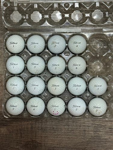 18 Titleist Pro V1 Golf Balls