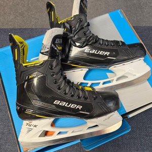 2023 Bauer Supreme M4 Hockey Skates Regular Width 7 (Used)