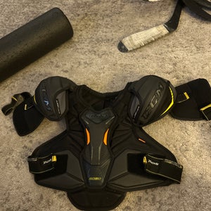 Men's Small Senior CCM Tacks 9080 Shoulder Pads (Used)