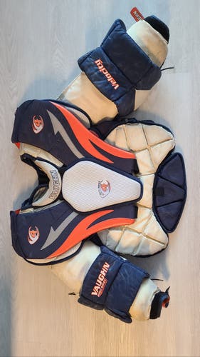 2015 Large Vaughn V4 7600 Goalie Chest Protector Pro Stock (Used)