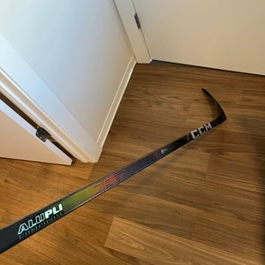 Intermediate CCM JetSpeed FT8 Pro Right Handed Hockey Stick P28M (New)
