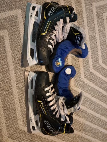 CCM Super Tacks 9380 Hockey Goalie Skates Regular Width Size 5.5 (Used)