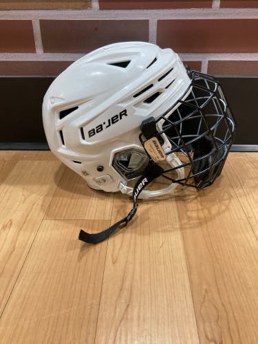 White Small Bauer Re-Akt 150 Helmet (Used)