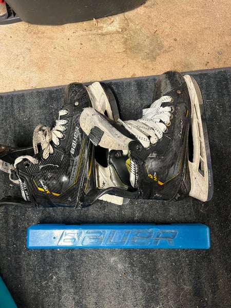 2024 Bauer Supreme M5 Pro Hockey Skates Regular Width Size 5 (Used)
