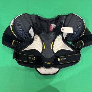 Medium Senior CCM Tacks Classic Pro Shoulder Pads (Used)