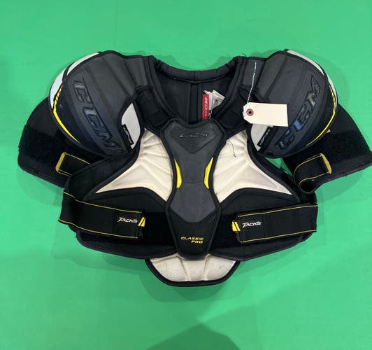 Medium Senior CCM Tacks Classic Pro Shoulder Pads (Used)