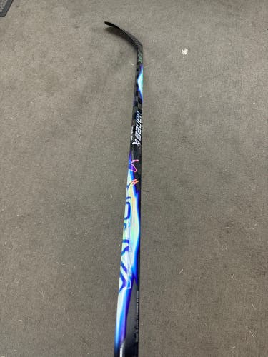 Intermediate Bauer Vapor FlyLite Right Handed Hockey Stick P28 (Used)