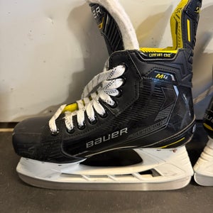 2023 Bauer Supreme M4 Hockey Skates Size 5.5 (Used)