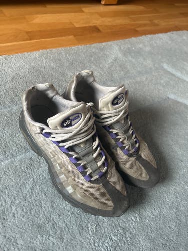 Size 10.5 Nike Air Max