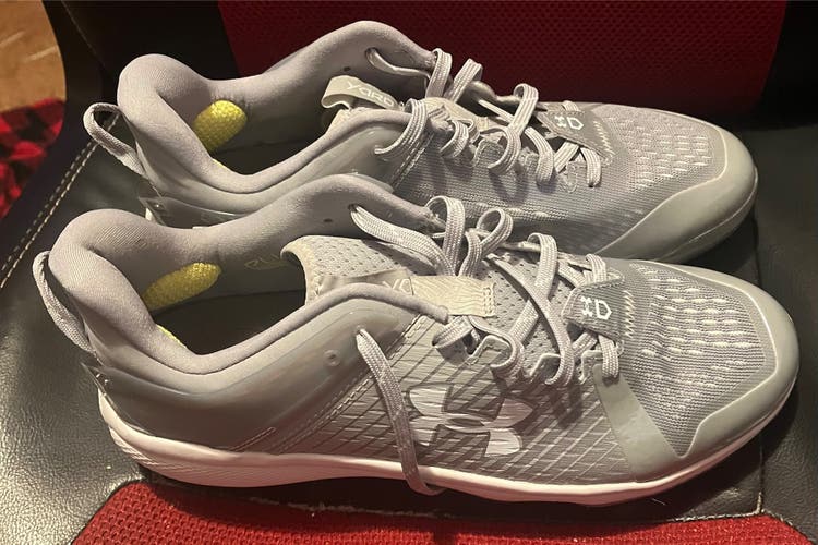 Gray Men's Size M 9.5 (W 10.5) Adult Under Armour Yard low Low Top Metal (New)