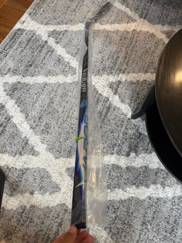 Intermediate Bauer Vapor FlyLite Right Handed Hockey Stick P90TM (New)
