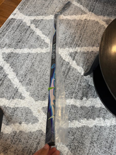 Intermediate Bauer Vapor FlyLite Right Handed Hockey Stick P90TM (New)