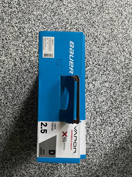 2023 Bauer Vapor X5 Pro Hockey Skates Regular Width Size 2.5 (Used)
